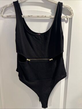 2B bebe Black Scoop Neck Sleeveless Bodysuit